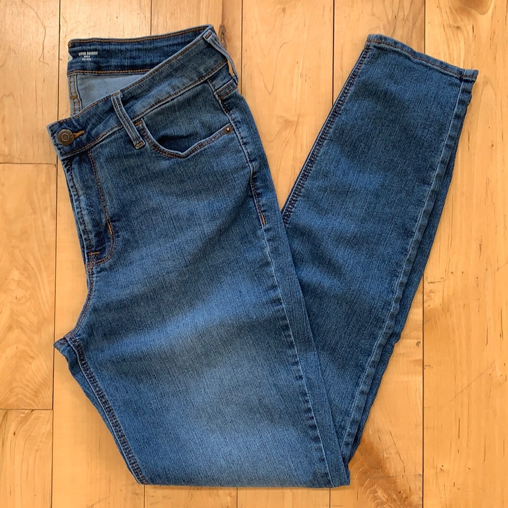 EUC Old Navy Super Skinny Mid-Rise Ankle Jeans